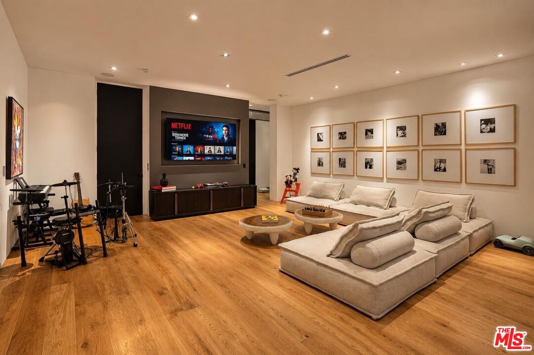 1049 Loma Vista Dr