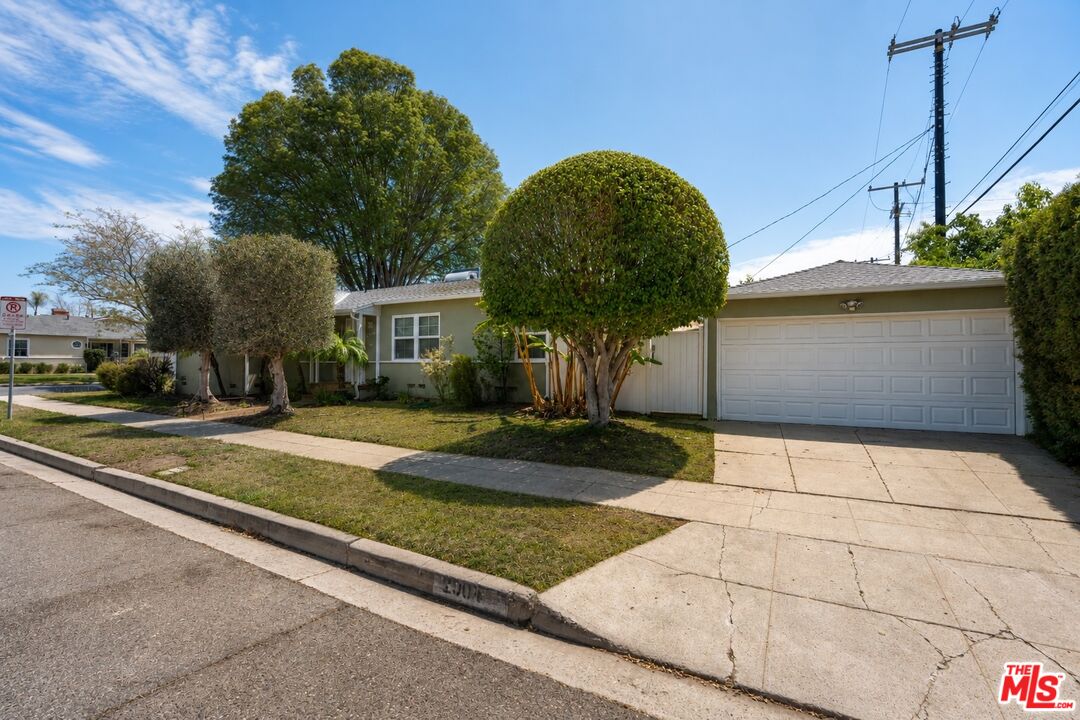 2904 Oakhurst Ave
