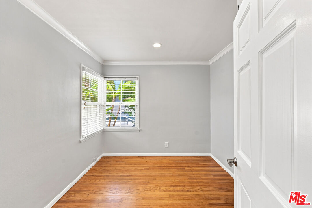 2904 Oakhurst Ave