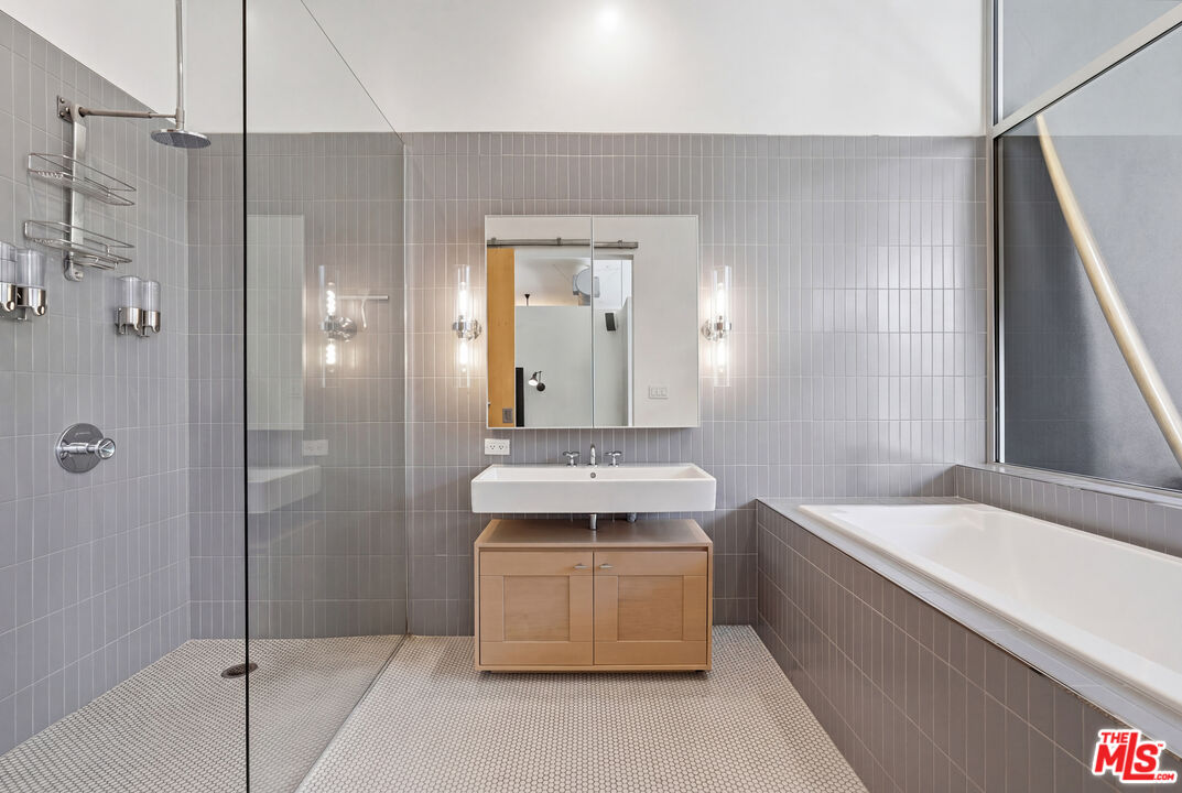 4080 Glencoe Ave Unit: 317