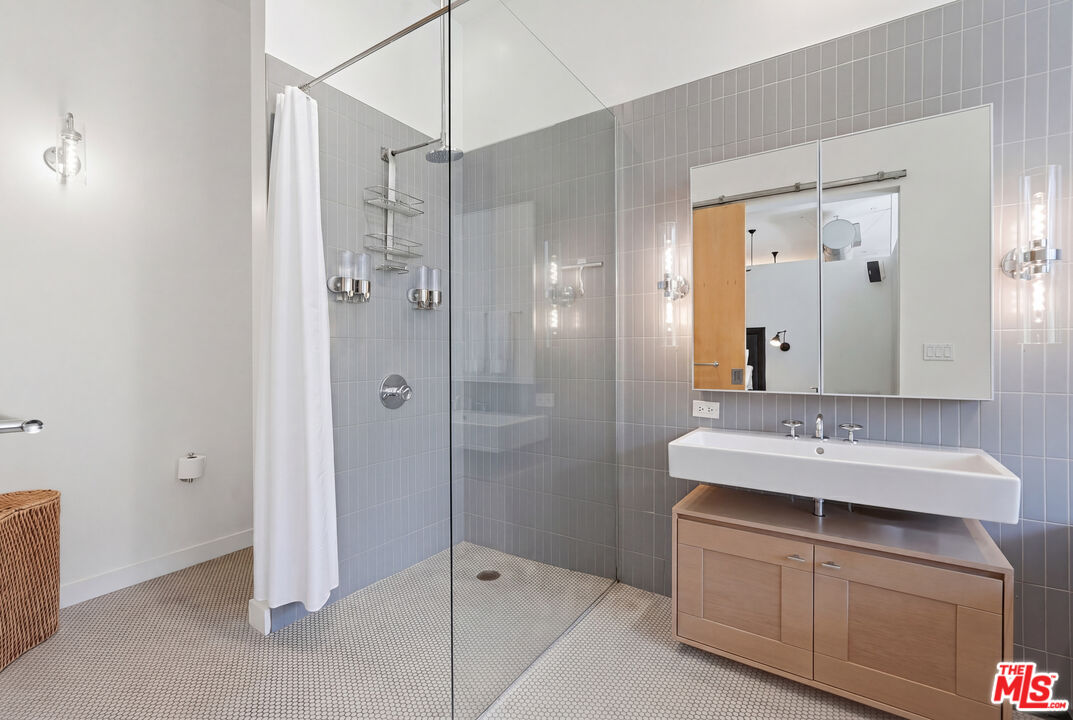 4080 Glencoe Ave Unit: 317