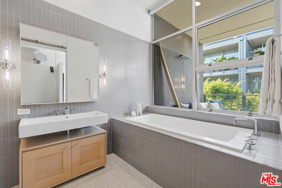 4080 Glencoe Ave Unit: 317