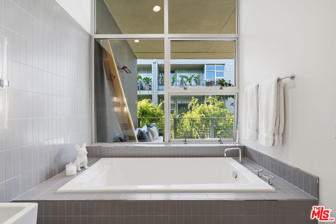 4080 Glencoe Ave Unit: 317