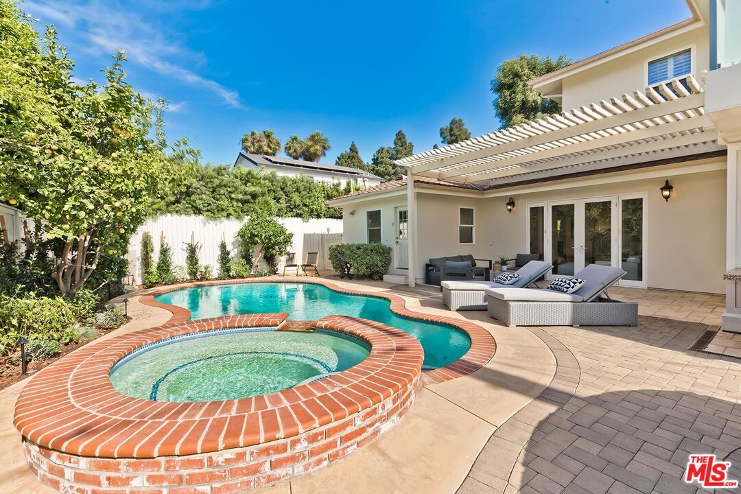 14707 W Sunset Blvd