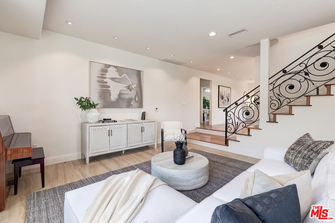 14707 W Sunset Blvd