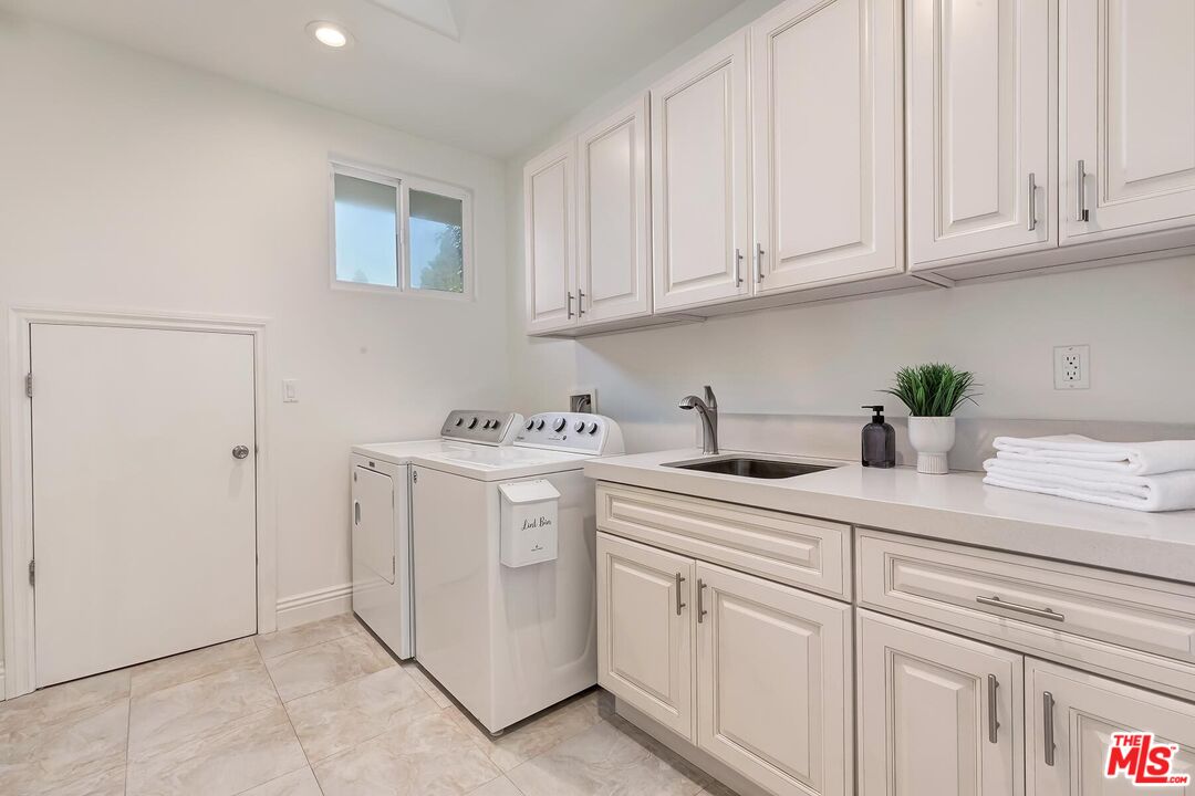 14707 W Sunset Blvd
