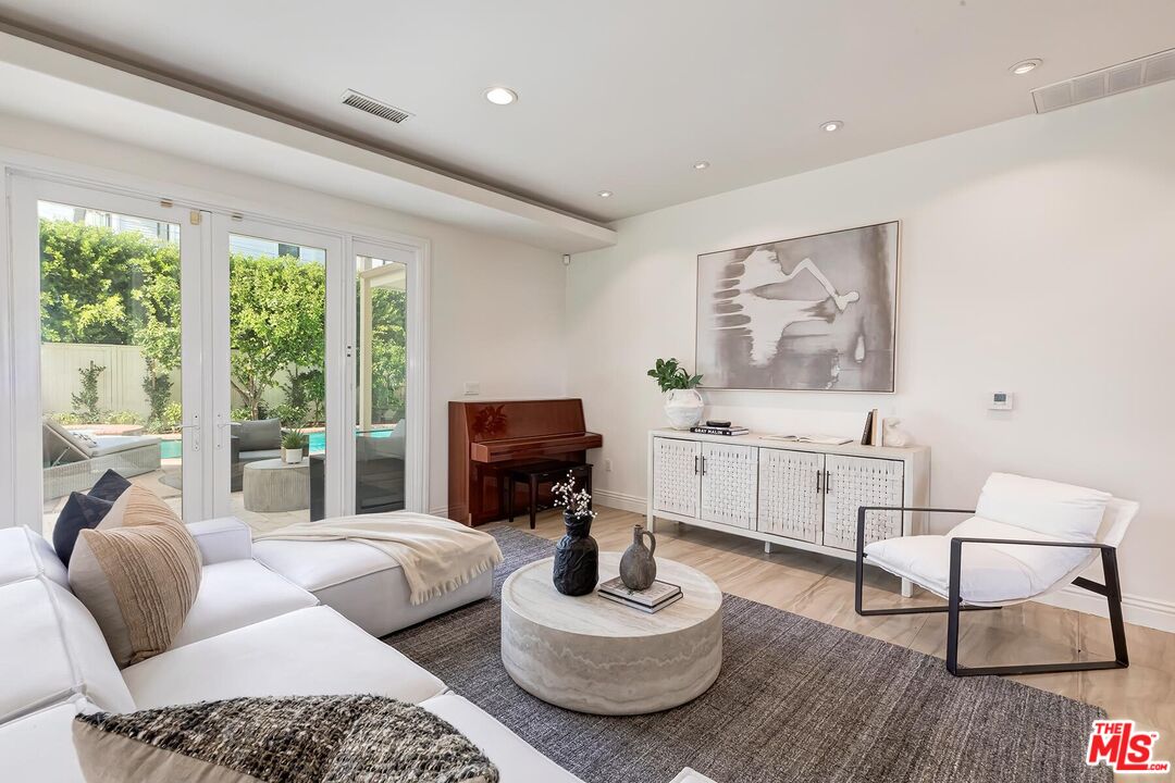 14707 W Sunset Blvd