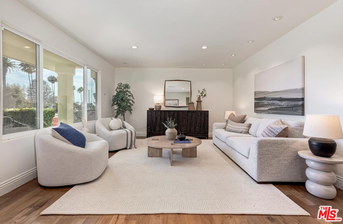 14707 W Sunset Blvd