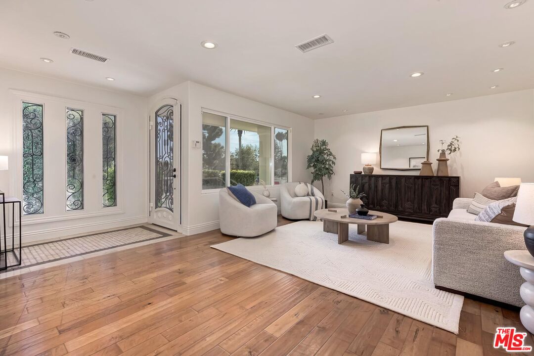 14707 W Sunset Blvd