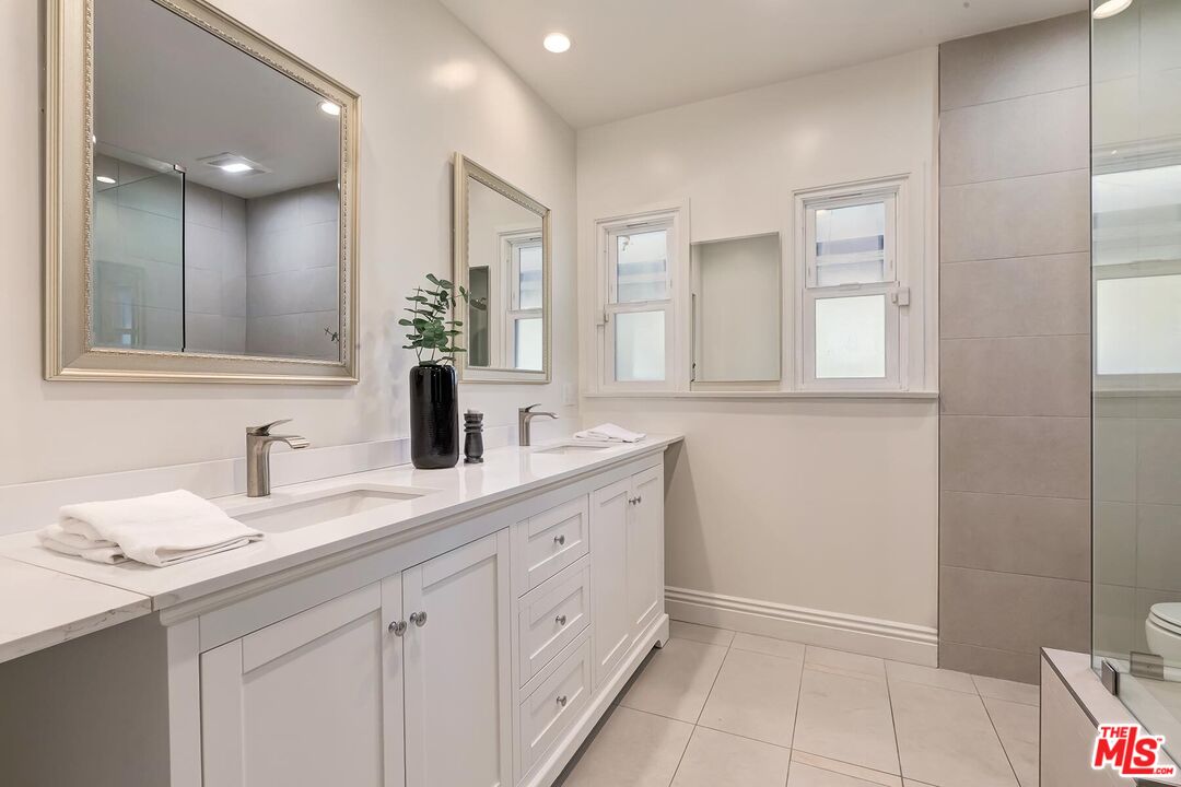 14707 W Sunset Blvd