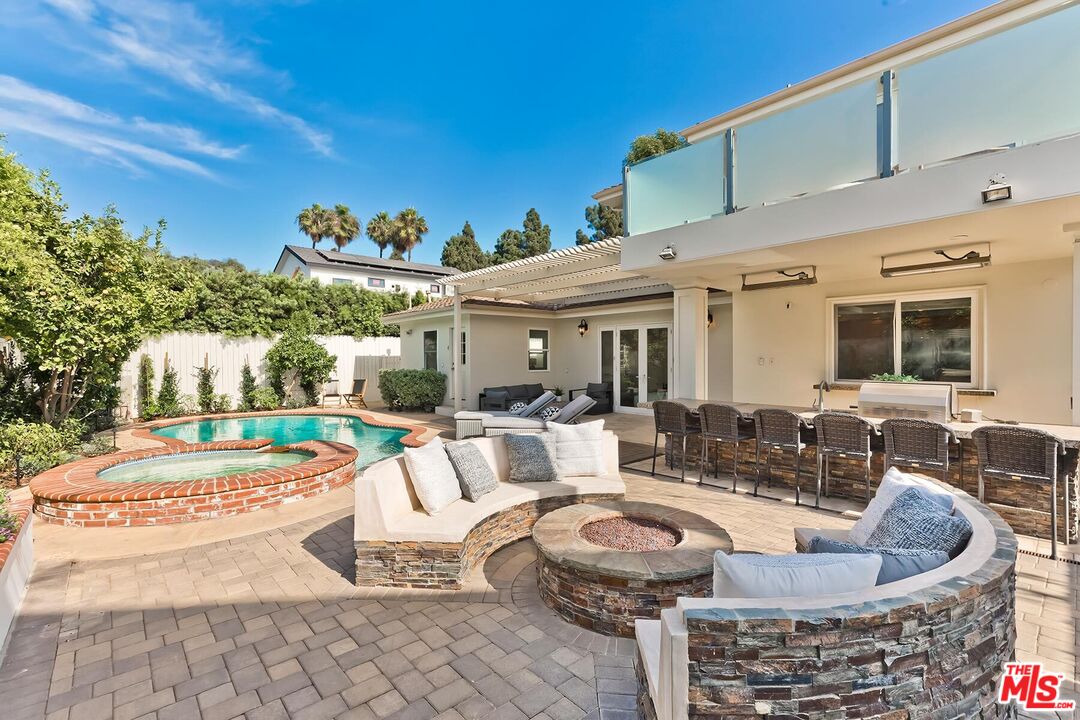 14707 W Sunset Blvd