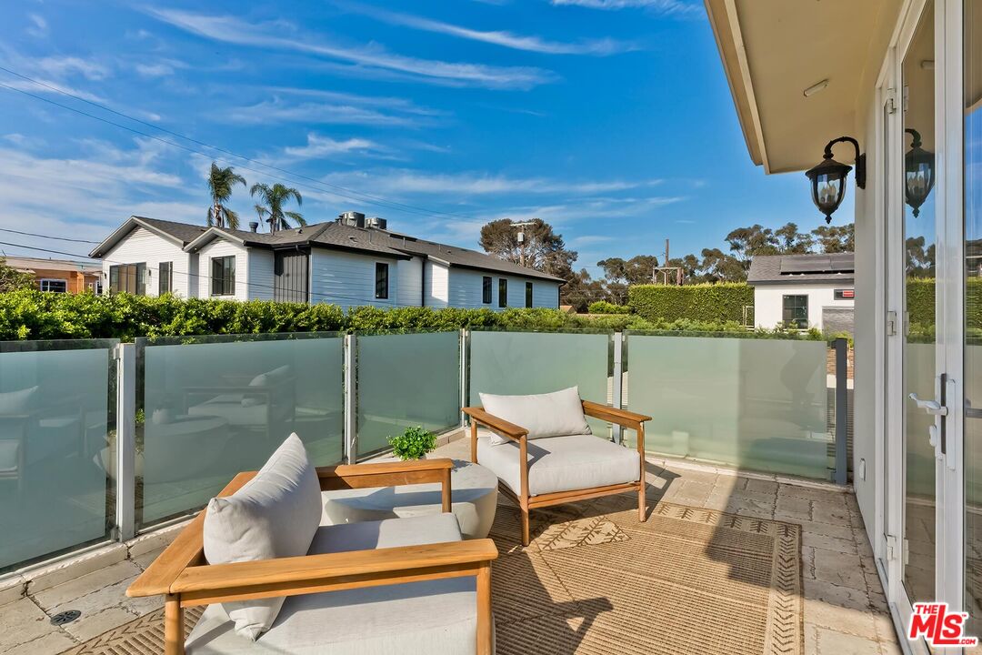 14707 W Sunset Blvd
