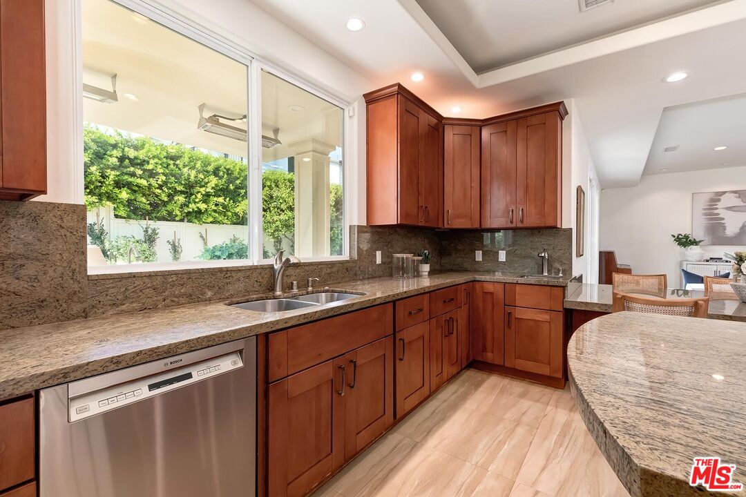 14707 W Sunset Blvd