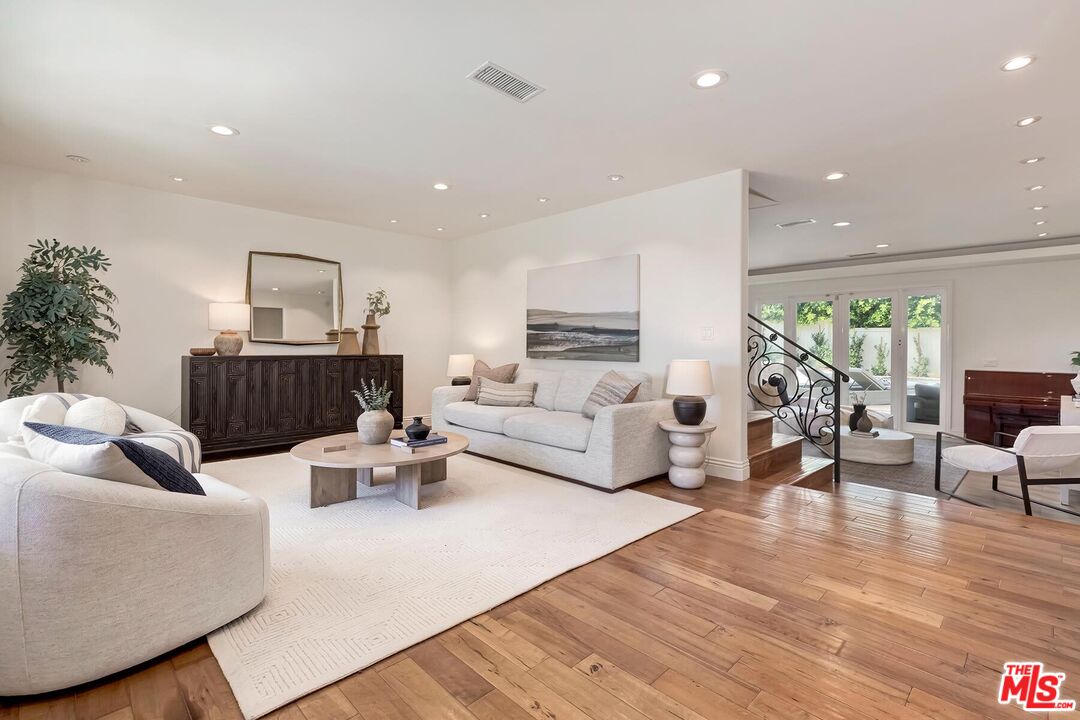14707 W Sunset Blvd