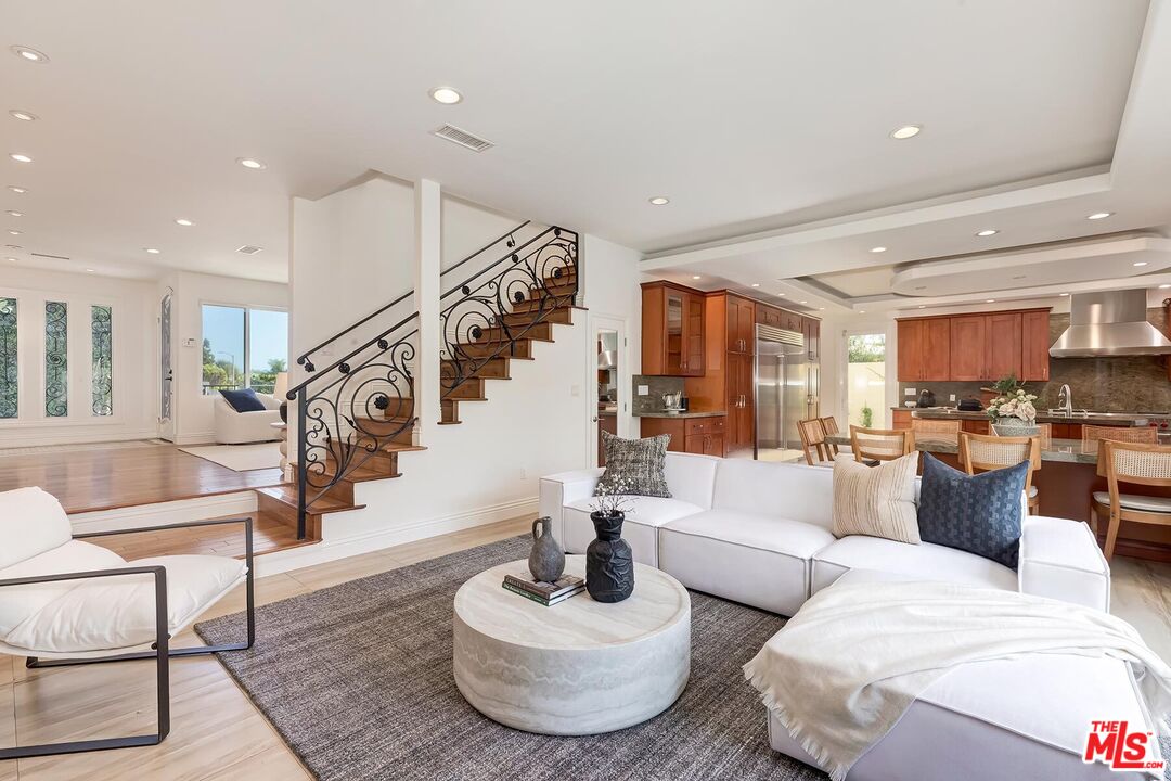 14707 W Sunset Blvd