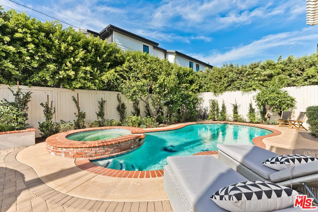 14707 W Sunset Blvd