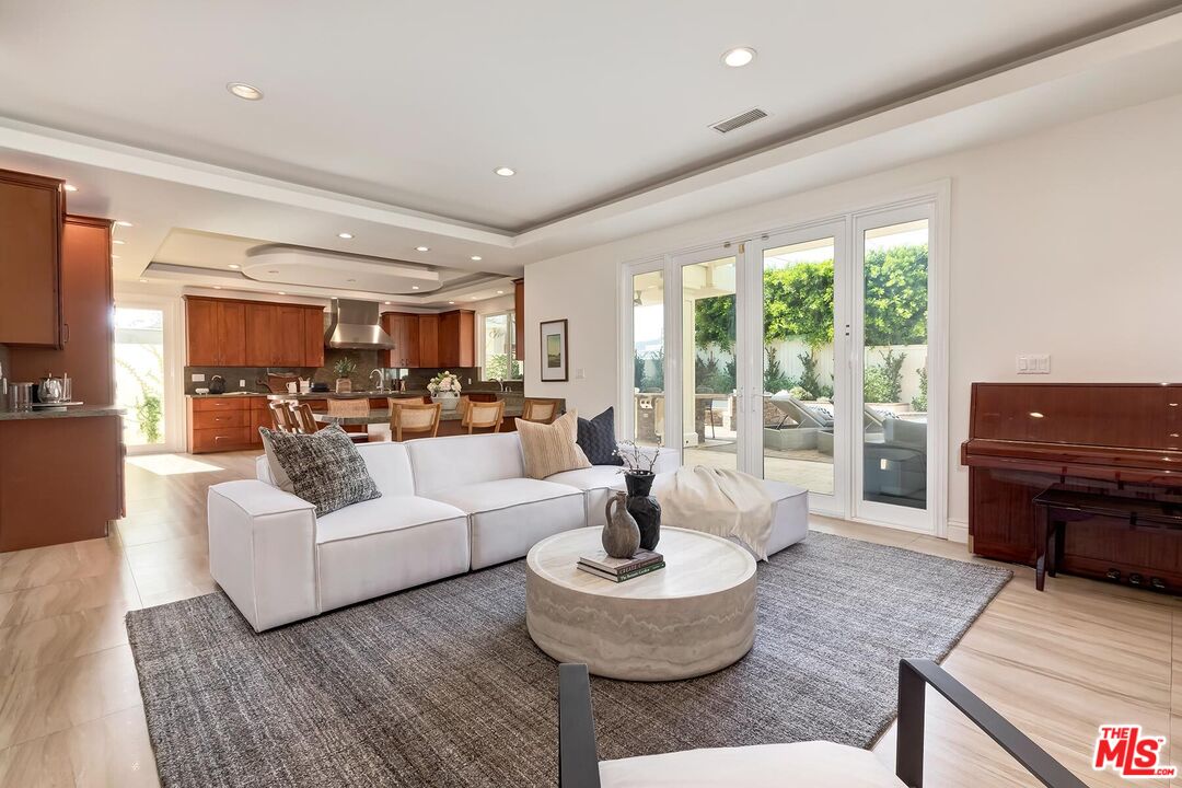 14707 W Sunset Blvd