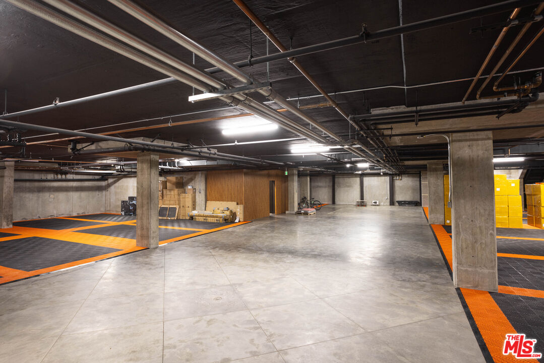547 N Sweetzer Ave Unit: 303