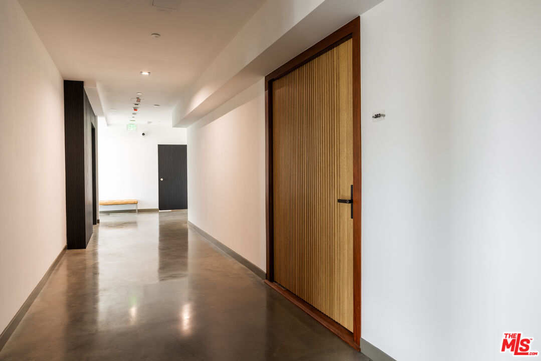 547 N Sweetzer Ave Unit: 303