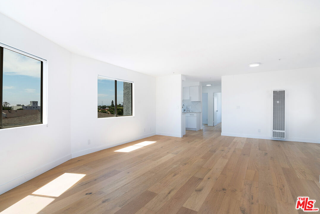 231 E Hyde Park Blvd