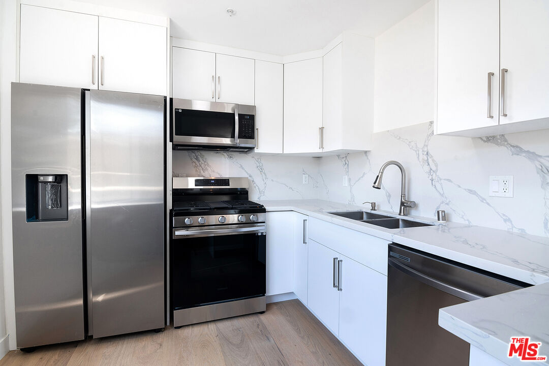 231 E Hyde Park Blvd