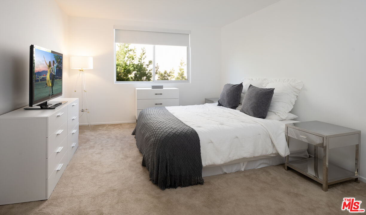 927 N Kings Rd Unit: 317