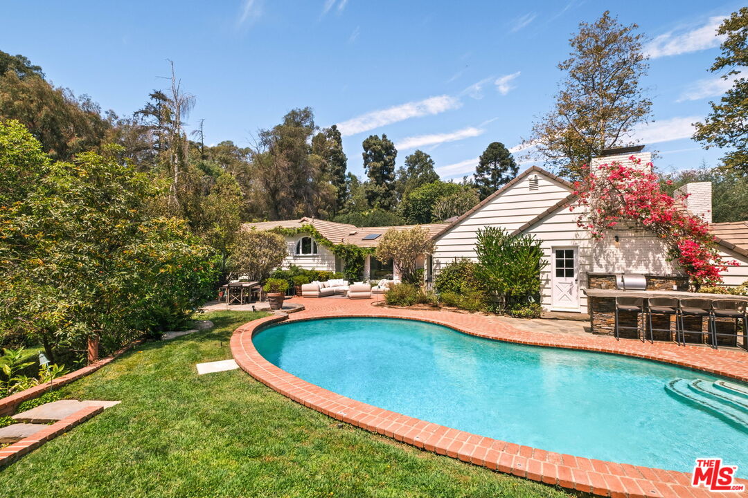 251 N Layton Dr