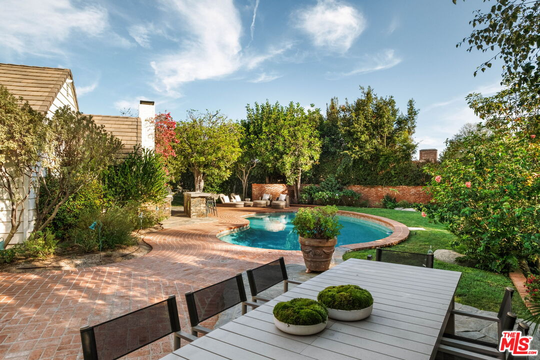 251 N Layton Dr