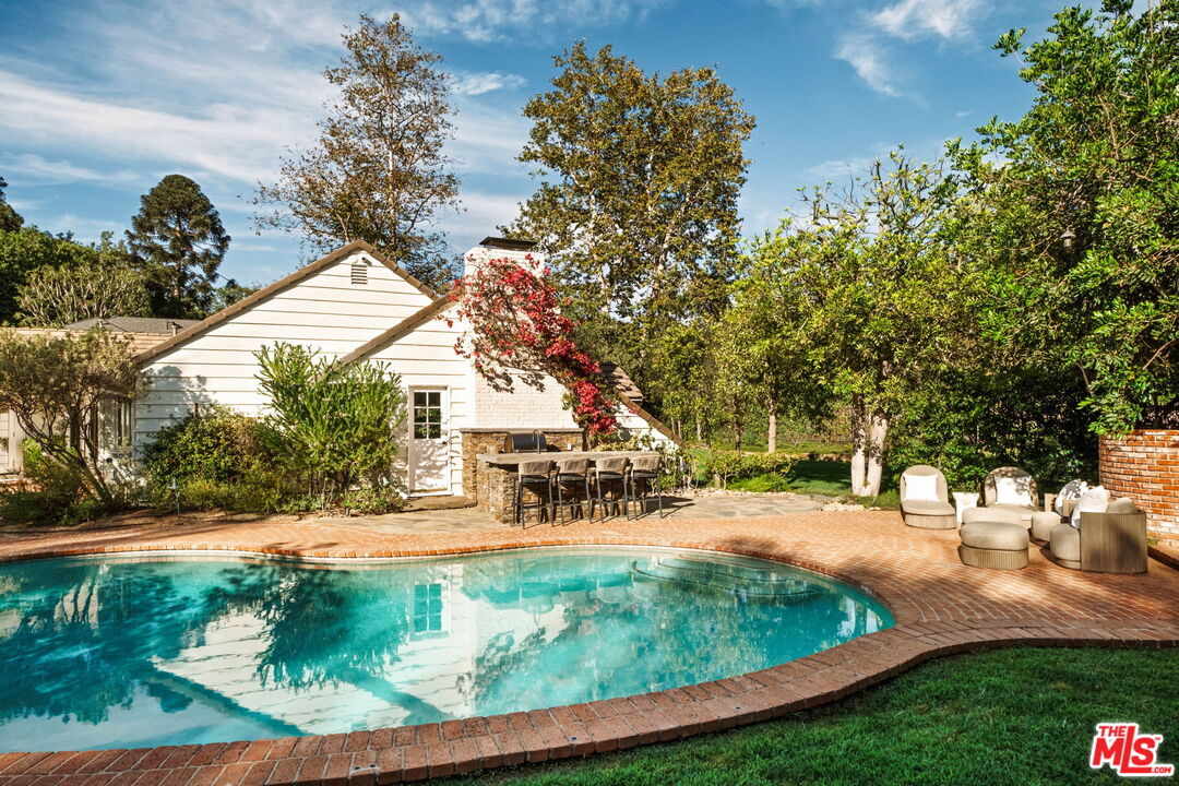 251 N Layton Dr