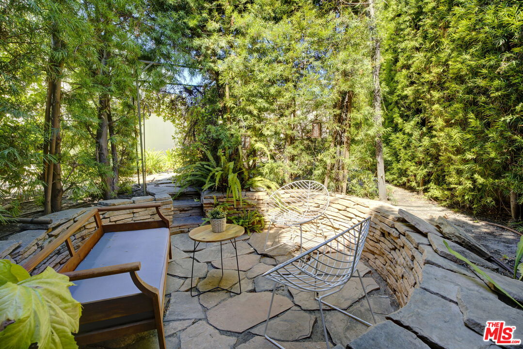 1734 S Sherbourne Dr