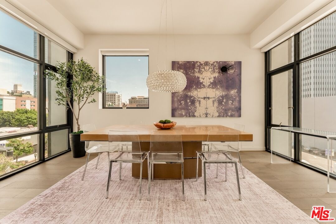 330 W 11th St Unit: 401 & 402