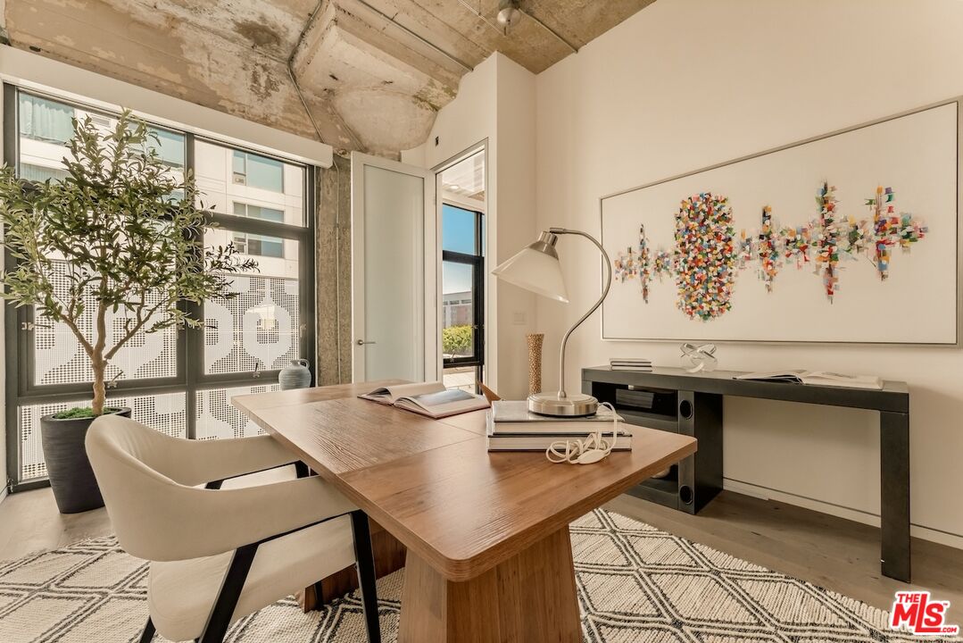 330 W 11th St Unit: 401 & 402