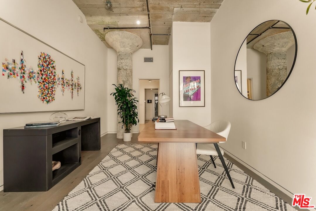 330 W 11th St Unit: 401 & 402