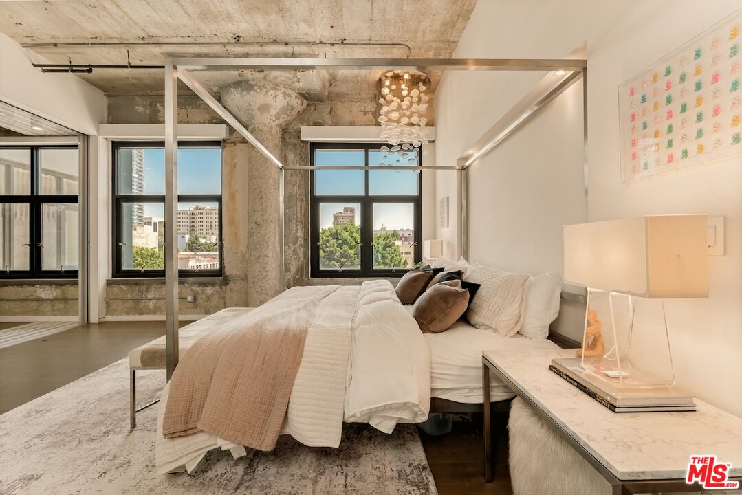 330 W 11th St Unit: 401 & 402