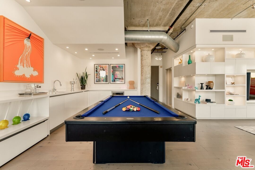 330 W 11th St Unit: 401 & 402