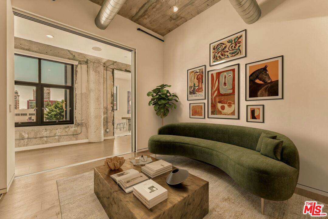 330 W 11th St Unit: 401 & 402