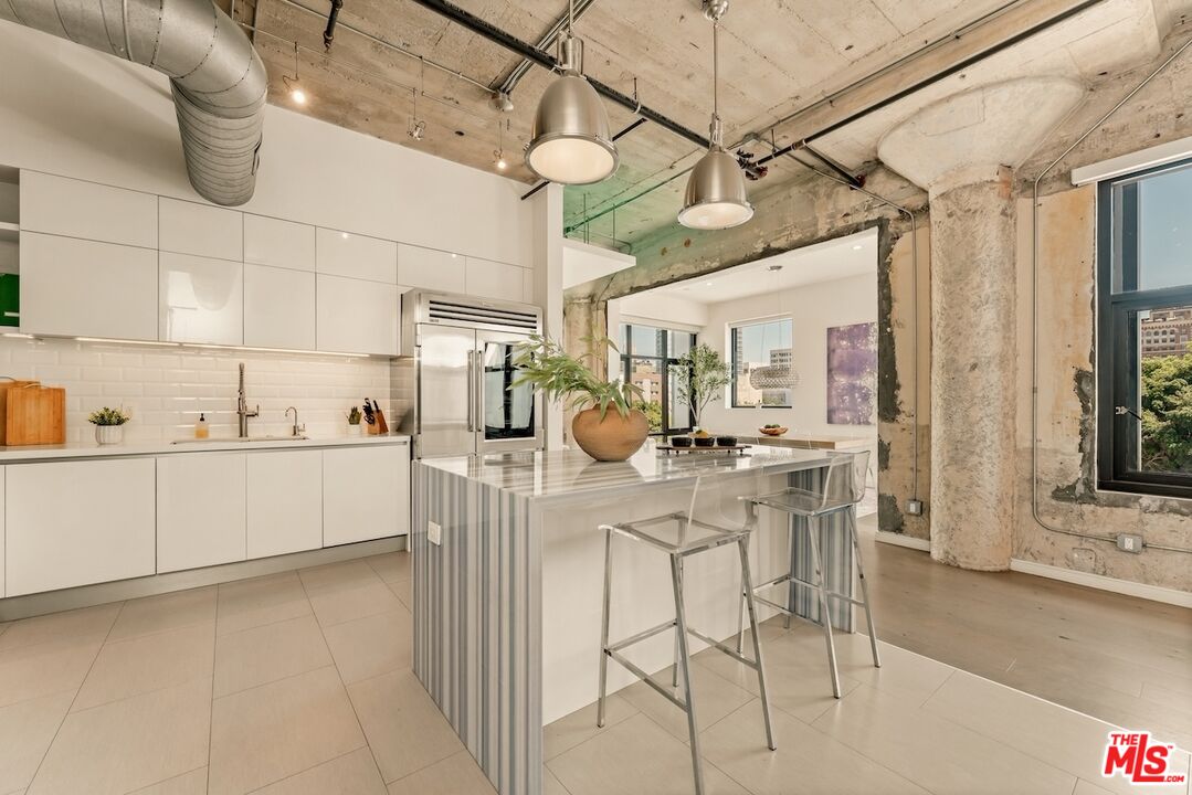 330 W 11th St Unit: 401 & 402