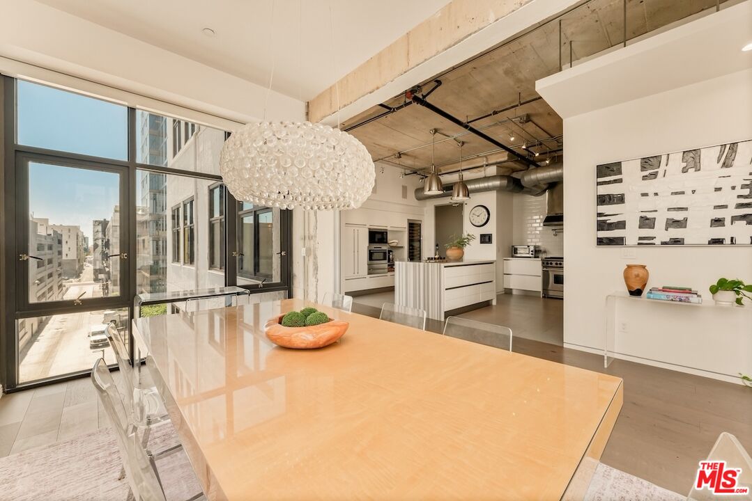 330 W 11th St Unit: 401 & 402