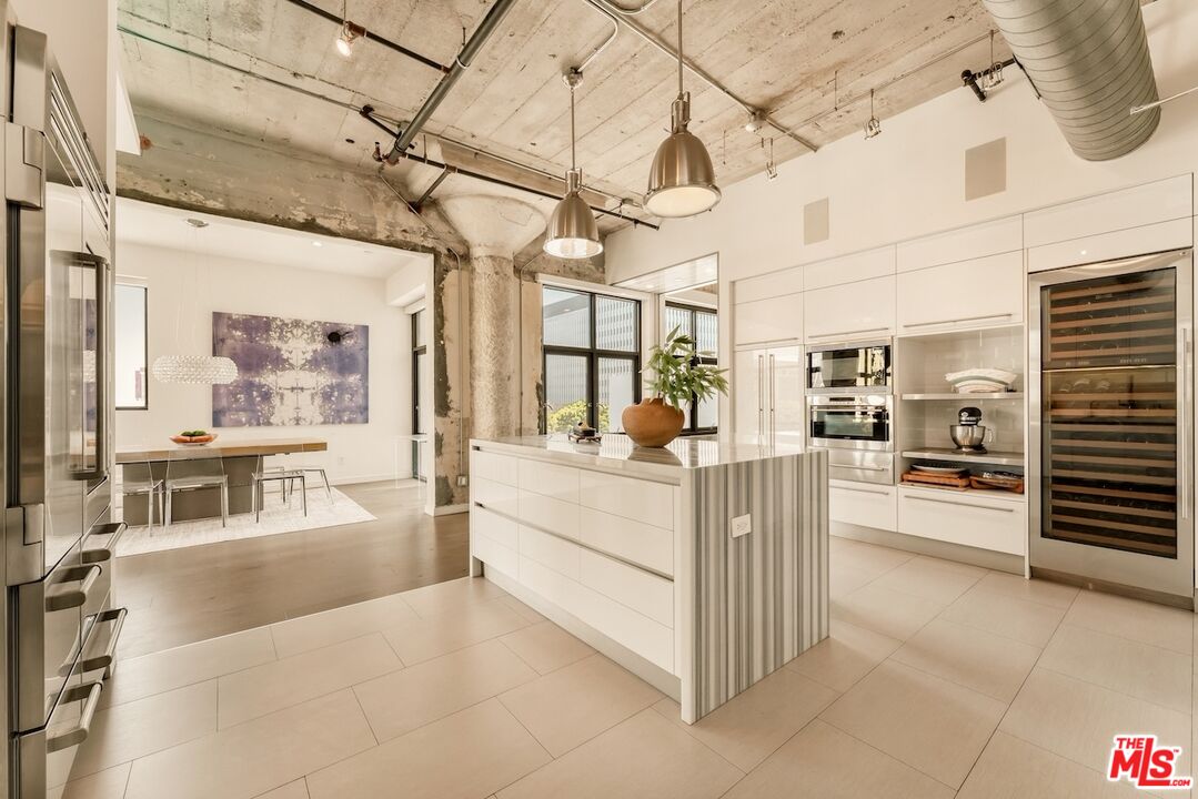 330 W 11th St Unit: 401 & 402