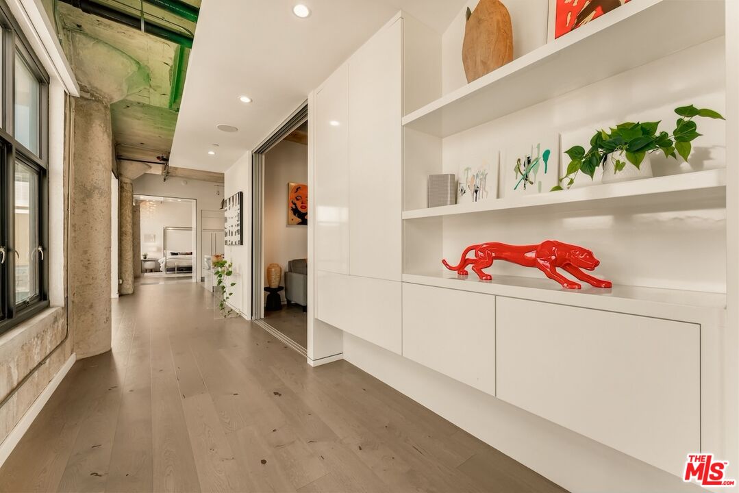 330 W 11th St Unit: 401 & 402