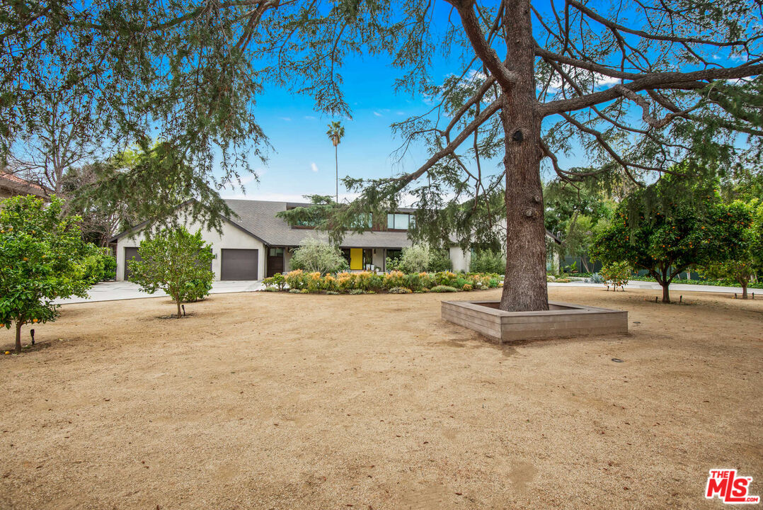 17352 MAGNOLIA BLVD