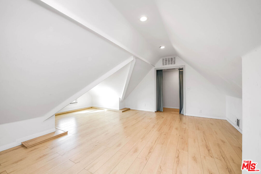 6457 Surfside Way