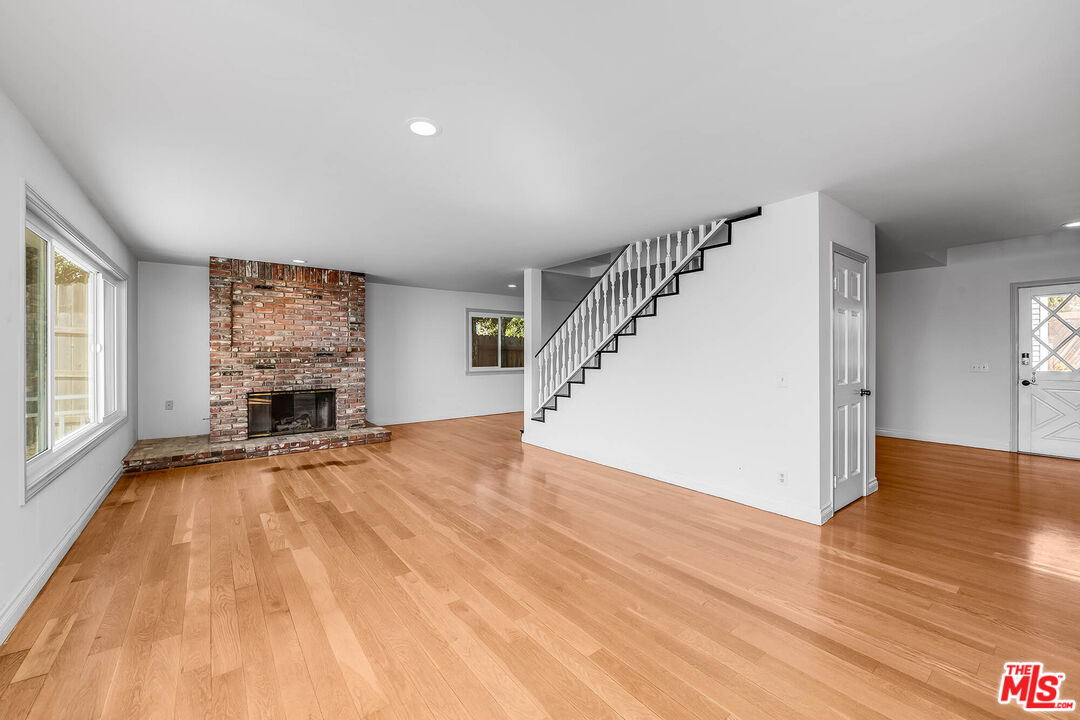 6457 Surfside Way