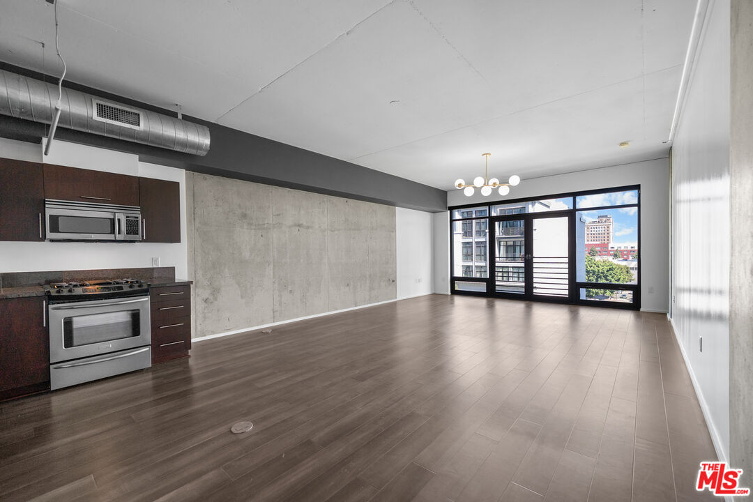1111 S Grand Ave Unit: 716