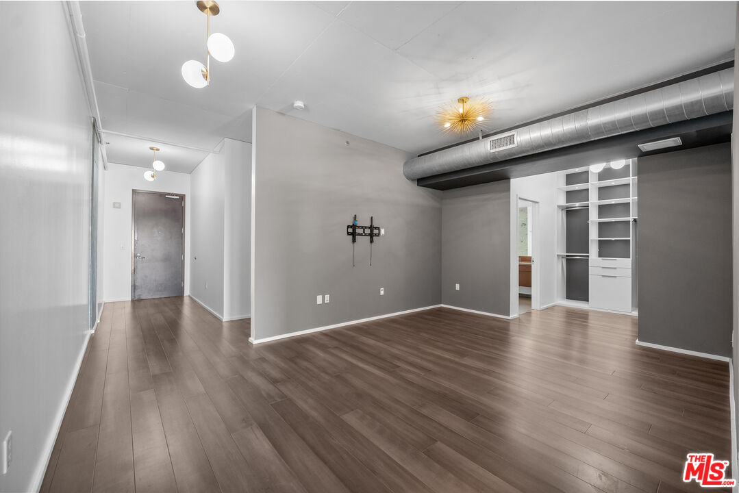 1111 S Grand Ave Unit: 716