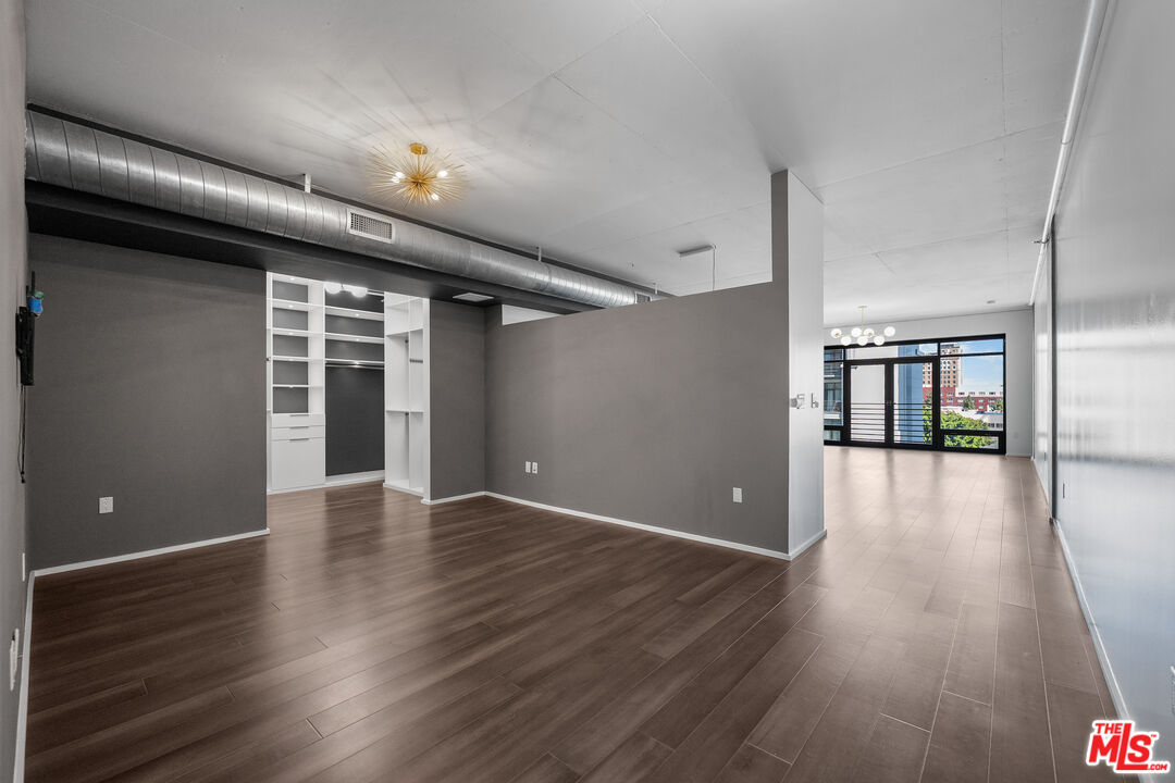 1111 S Grand Ave Unit: 716