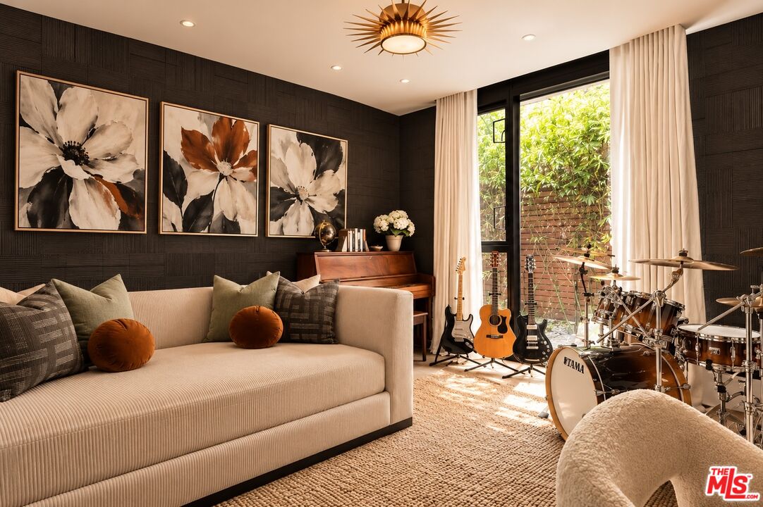 8420 W Sunset Blvd Unit: 107