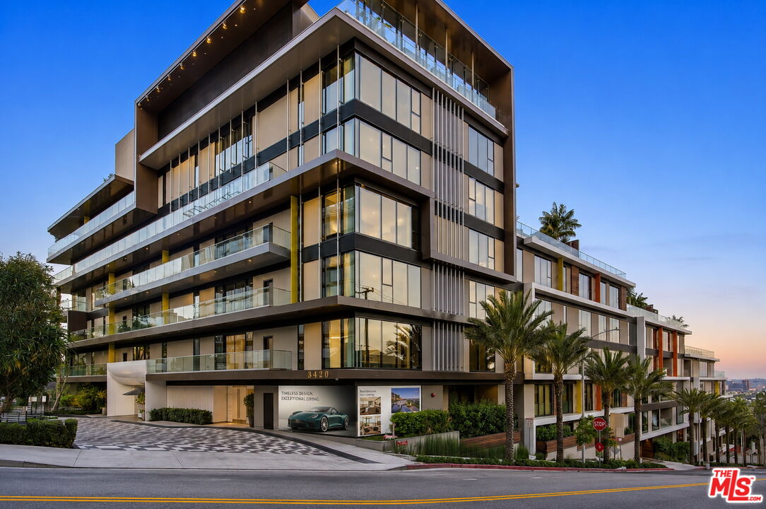 8420 W Sunset Blvd Unit: 107