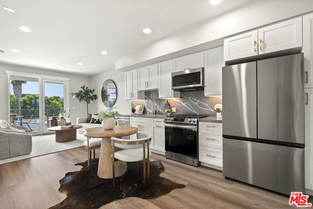 7428 Santa Monica Blvd Unit: 204