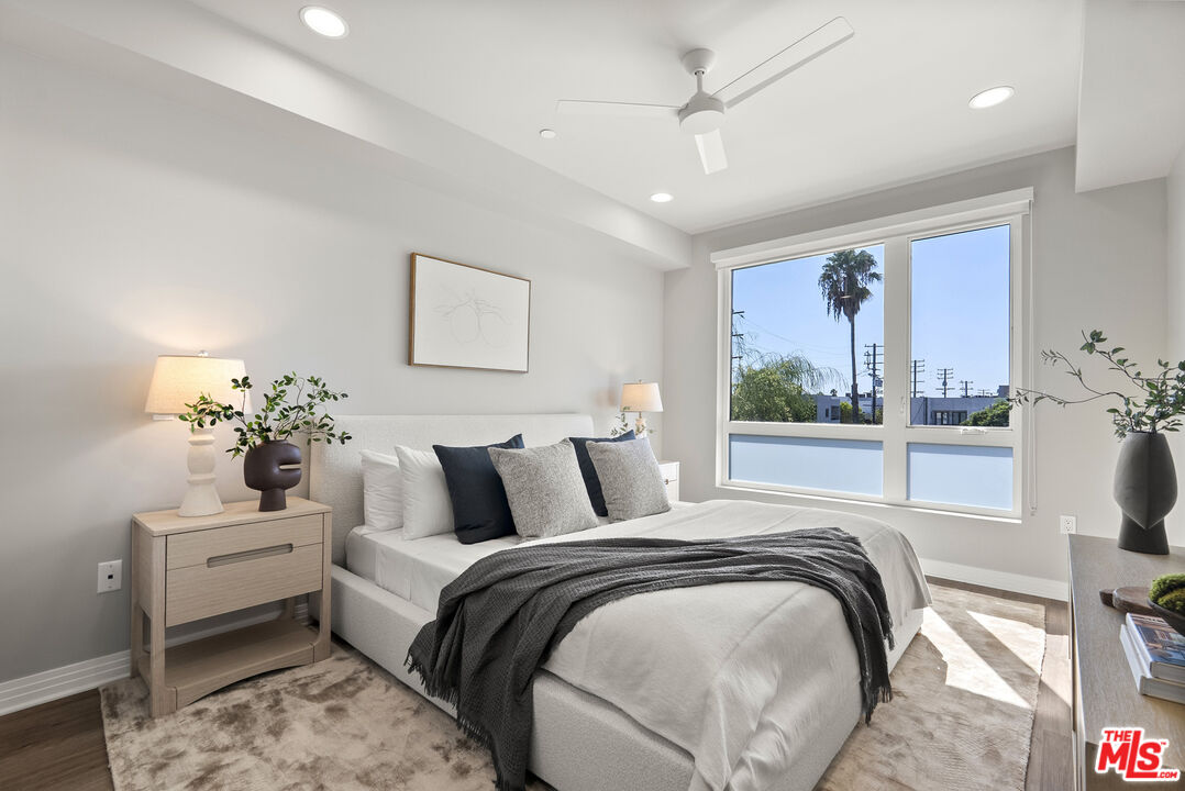 7428 Santa Monica Blvd Unit: 204